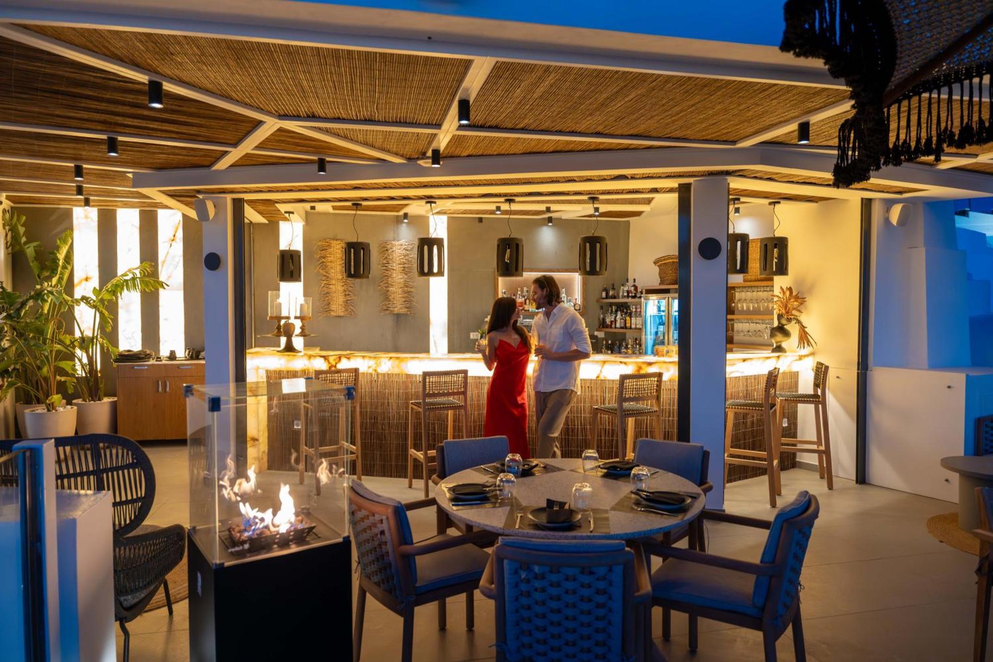 Petit Palace Suites (Adults Only) Fira  Exterior photo